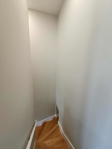 6321 S Eberhart Avenue 2, Chicago, IL 60637