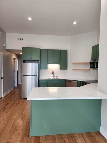 6321 S Eberhart Avenue 2, Chicago, IL 60637