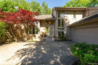 39200 Heatherbrook Drive, Farmington Hills, MI 48331