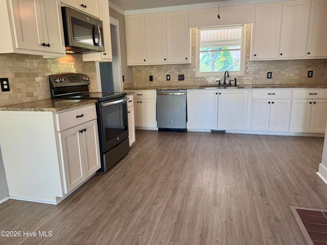 102 Squire Drive, Winterville, NC 28590