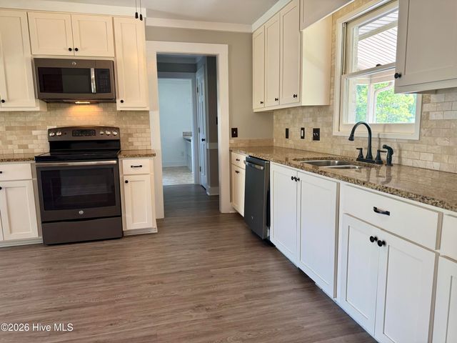 102 Squire Drive, Winterville, NC 28590