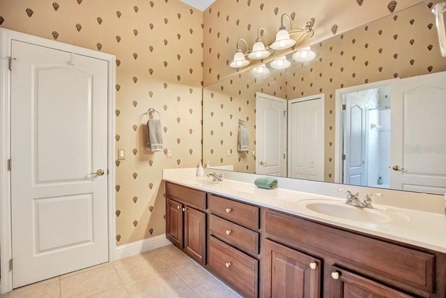 9211 SHADOW PINAR COURT, Orlando, FL 32825