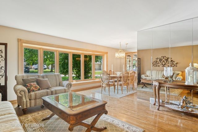 186 Lance Drive, Des Plaines, IL 60016