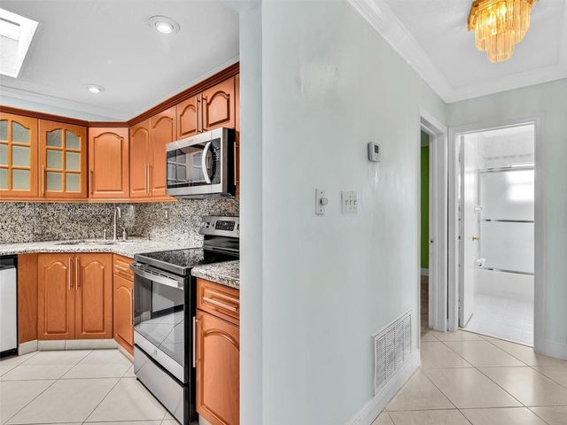 8511 NW 59th Ct, Tamarac, FL 33321