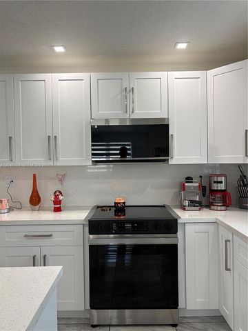734 E 39th St, Hialeah, FL 33013