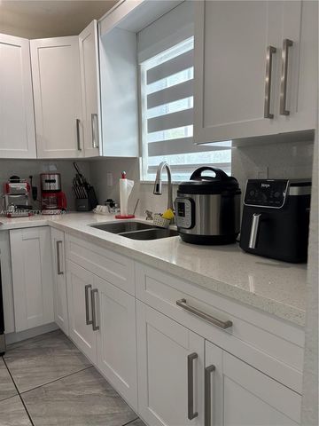 734 E 39th St, Hialeah, FL 33013