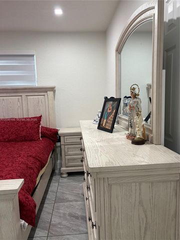 734 E 39th St, Hialeah, FL 33013