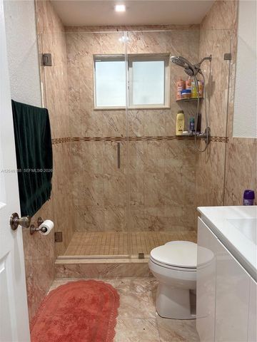 734 E 39th St, Hialeah, FL 33013