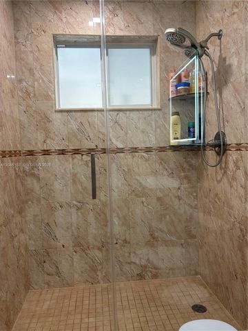 734 E 39th St, Hialeah, FL 33013