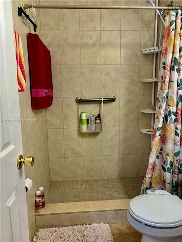 734 E 39th St, Hialeah, FL 33013