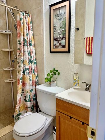 734 E 39th St, Hialeah, FL 33013