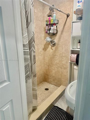 734 E 39th St, Hialeah, FL 33013