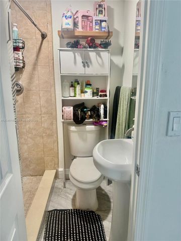 734 E 39th St, Hialeah, FL 33013