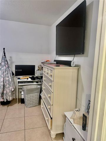 734 E 39th St, Hialeah, FL 33013