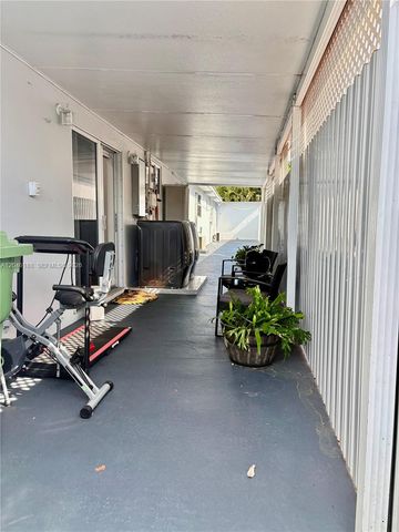 734 E 39th St, Hialeah, FL 33013