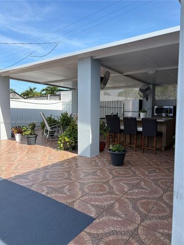 734 E 39th St, Hialeah, FL 33013