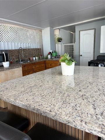 734 E 39th St, Hialeah, FL 33013