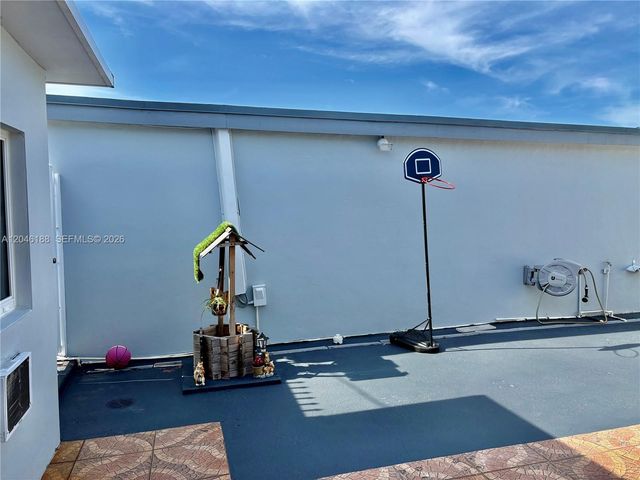734 E 39th St, Hialeah, FL 33013