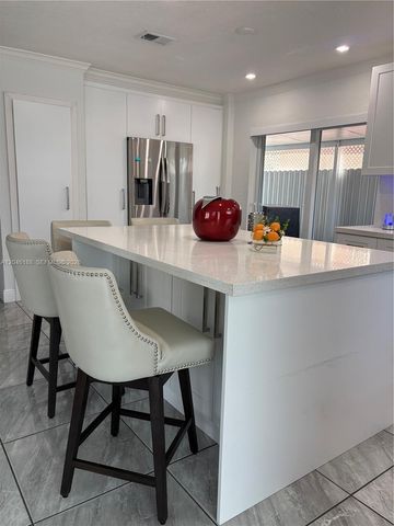 734 E 39th St, Hialeah, FL 33013