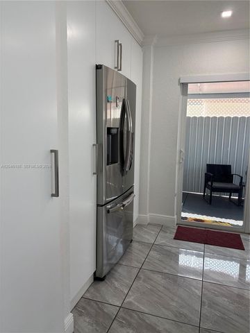 734 E 39th St, Hialeah, FL 33013