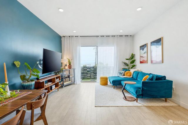 594 Hudson Avenue, San Francisco, CA 94124