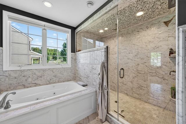 107 Stafford Dr, Robinson Twp, PA 15136