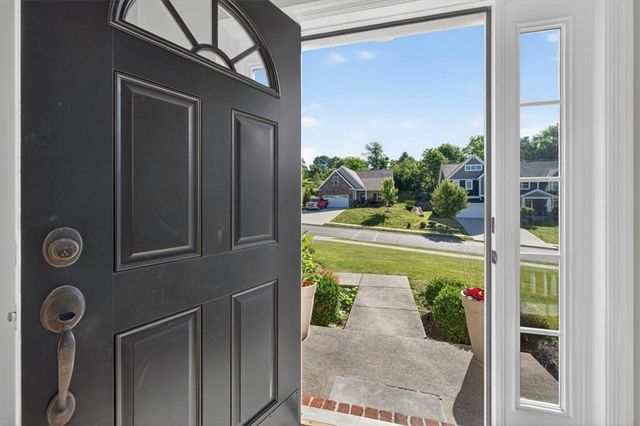 107 Stafford Dr, Robinson Twp, PA 15136
