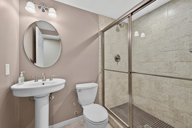 107 Stafford Dr, Robinson Twp, PA 15136
