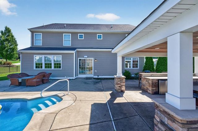 107 Stafford Dr, Robinson Twp, PA 15136