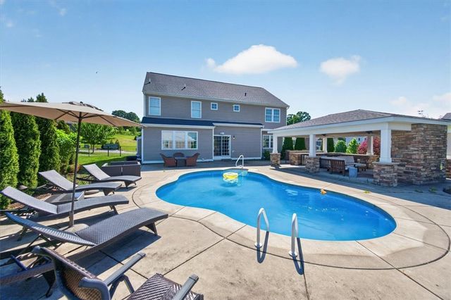 107 Stafford Dr, Robinson Twp, PA 15136