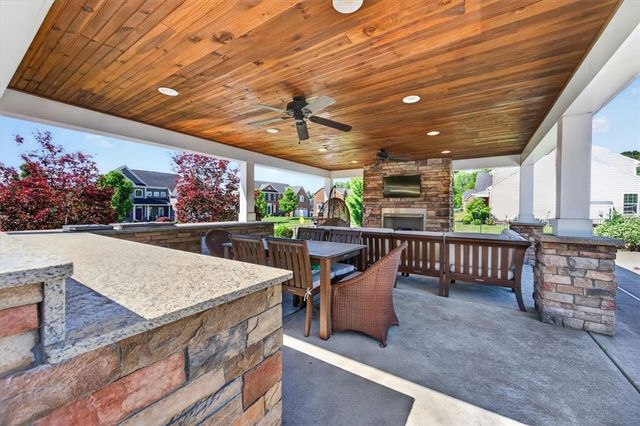 107 Stafford Dr, Robinson Twp, PA 15136
