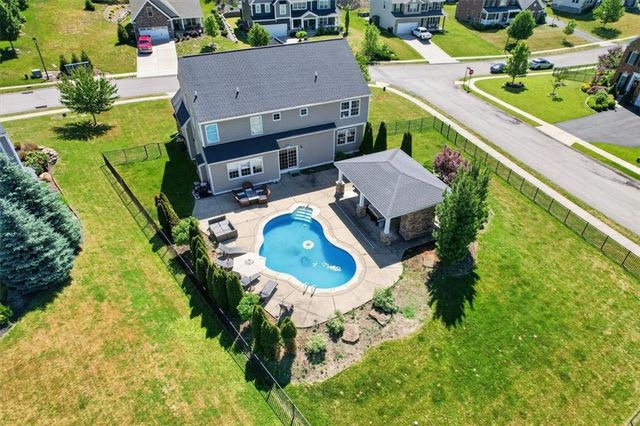 107 Stafford Dr, Robinson Twp, PA 15136