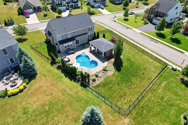 107 Stafford Dr, Robinson Twp, PA 15136