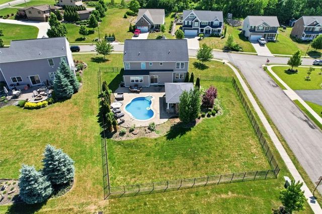 107 Stafford Dr, Robinson Twp, PA 15136