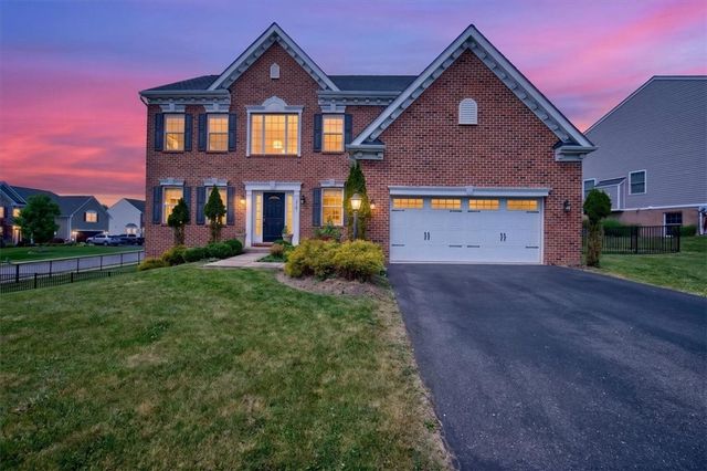 107 Stafford Dr, Robinson Twp, PA 15136