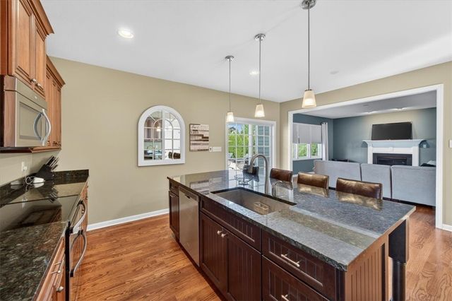 107 Stafford Dr, Robinson Twp, PA 15136