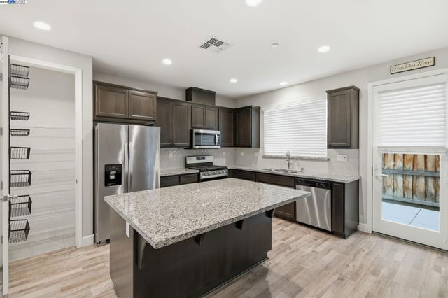 2111 Parsons Dr, Fairfield, CA 94533