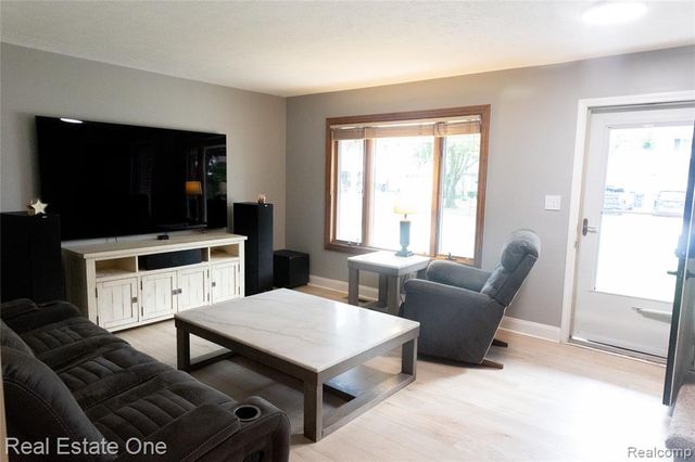 1867 Wilshire Street, Westland, MI 48186