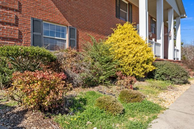 499 River Oaks Dr, New Johnsonville, TN 37134