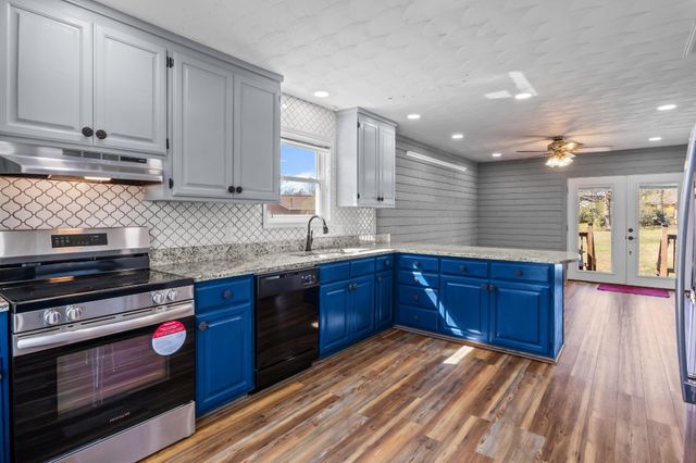 499 River Oaks Dr, New Johnsonville, TN 37134