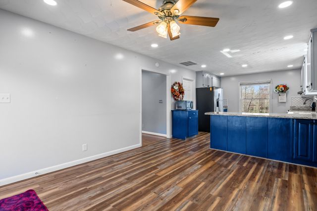 499 River Oaks Dr, New Johnsonville, TN 37134