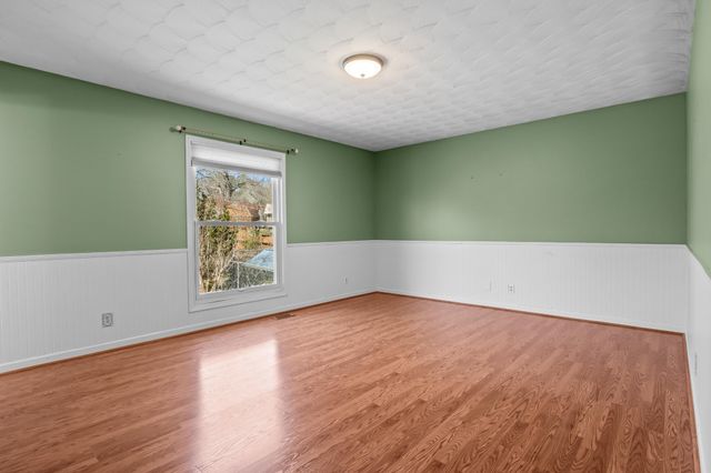 499 River Oaks Dr, New Johnsonville, TN 37134