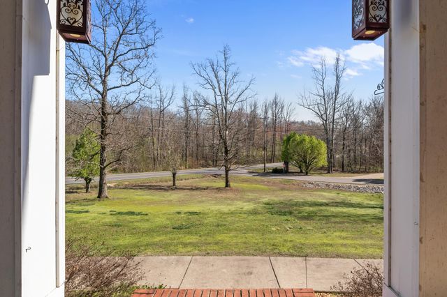 499 River Oaks Dr, New Johnsonville, TN 37134
