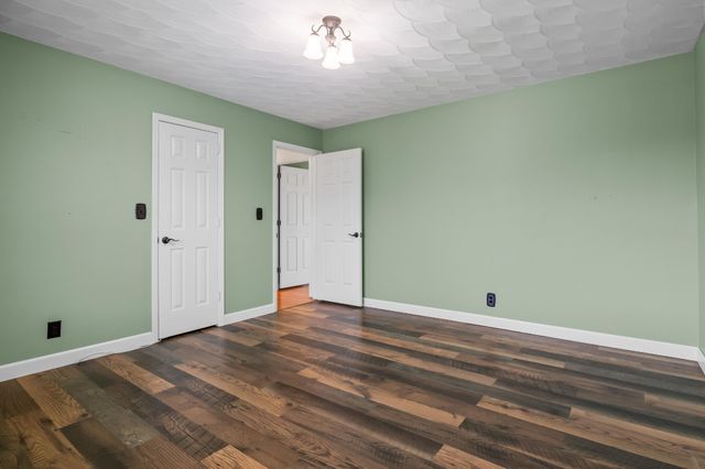 499 River Oaks Dr, New Johnsonville, TN 37134