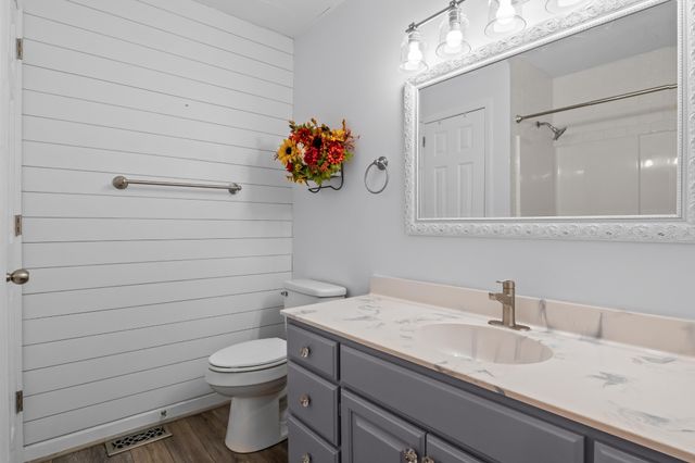 499 River Oaks Dr, New Johnsonville, TN 37134