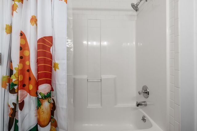 499 River Oaks Dr, New Johnsonville, TN 37134