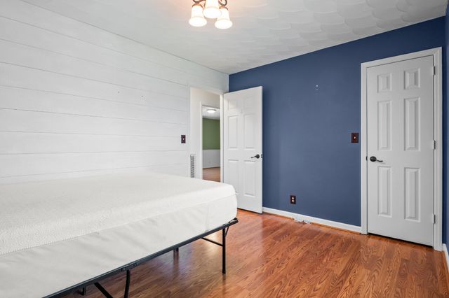 499 River Oaks Dr, New Johnsonville, TN 37134