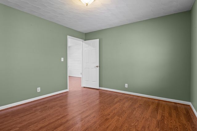 499 River Oaks Dr, New Johnsonville, TN 37134