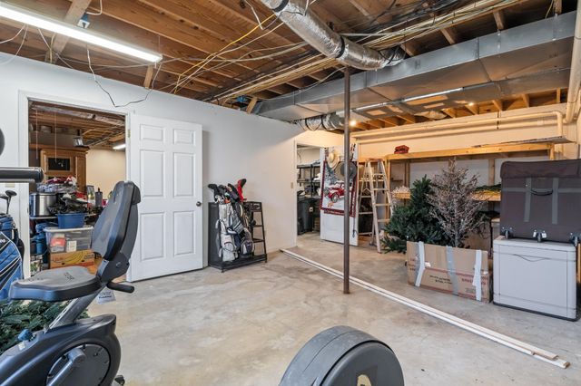 499 River Oaks Dr, New Johnsonville, TN 37134