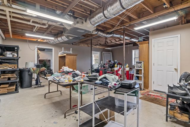 499 River Oaks Dr, New Johnsonville, TN 37134